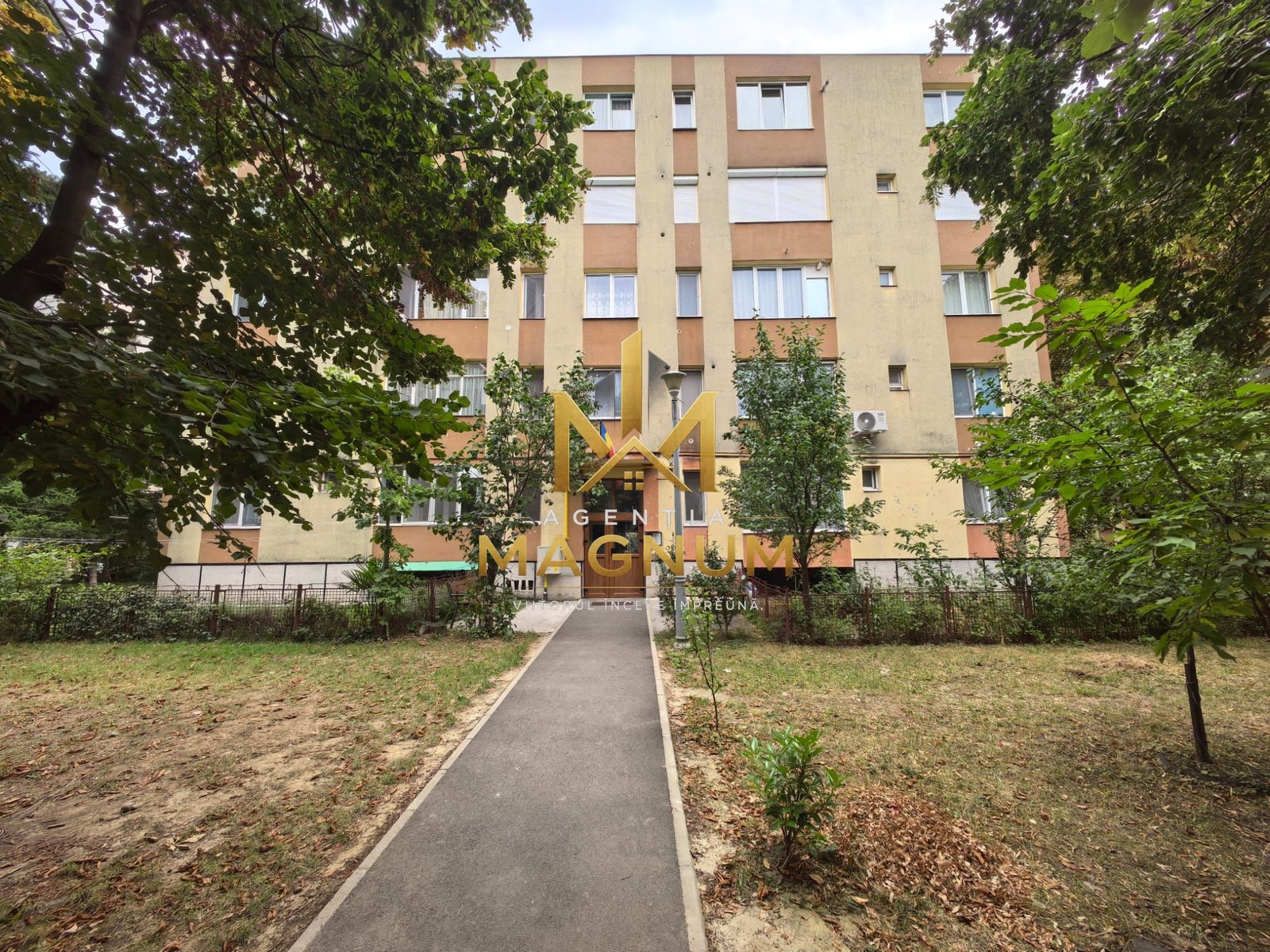 Apartament 3 camere de vânzare | Cuza Vodă | Zonă liniștită