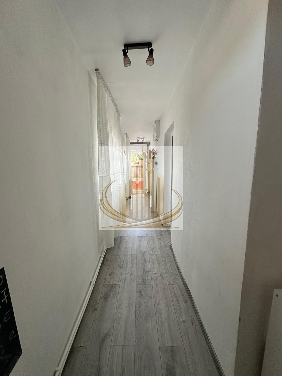 Casă  Plopi, 3 camere, 68 mp utili, teren 105 mp, mobilată și utilată