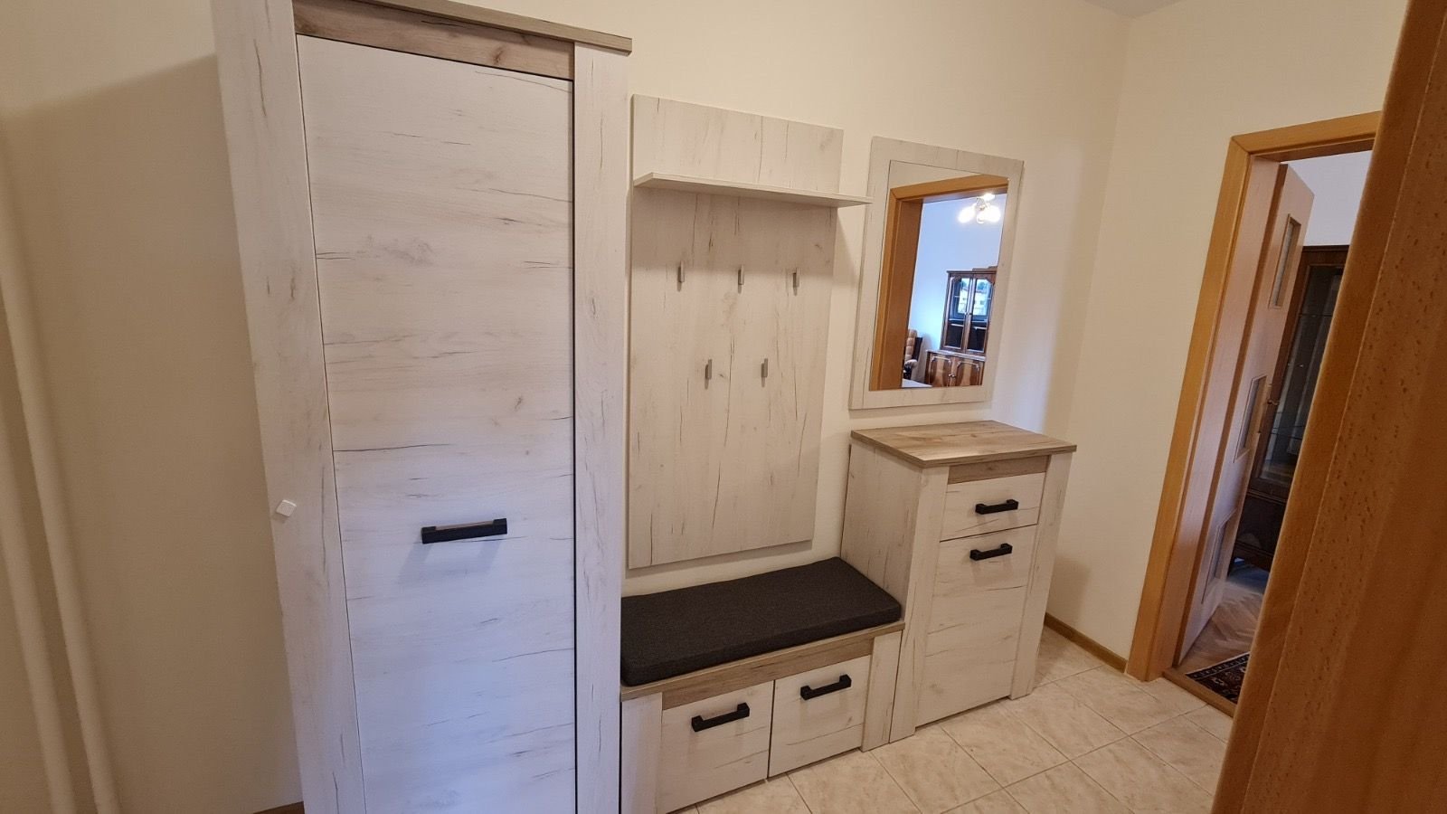 3f86199de0bc49a1a0f28199df9e453a Apartament 3 camere | 65 mp | Centrală proprie | Boxă CF | Zona Olimpi