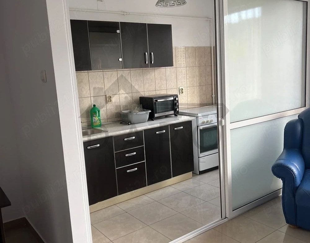 Inchiriez apartament 3 camere penthouse