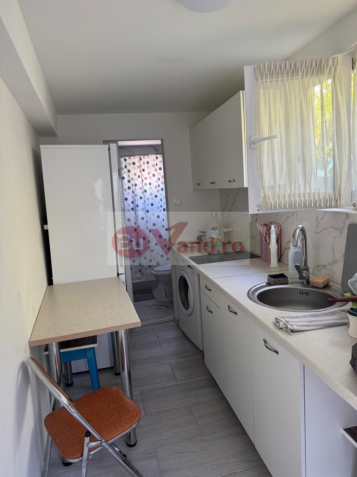 410d89cd7b9a438dbee4fd87f29abc75 De inchiriat apartament cu o camera la casa, 260 euro negociabil