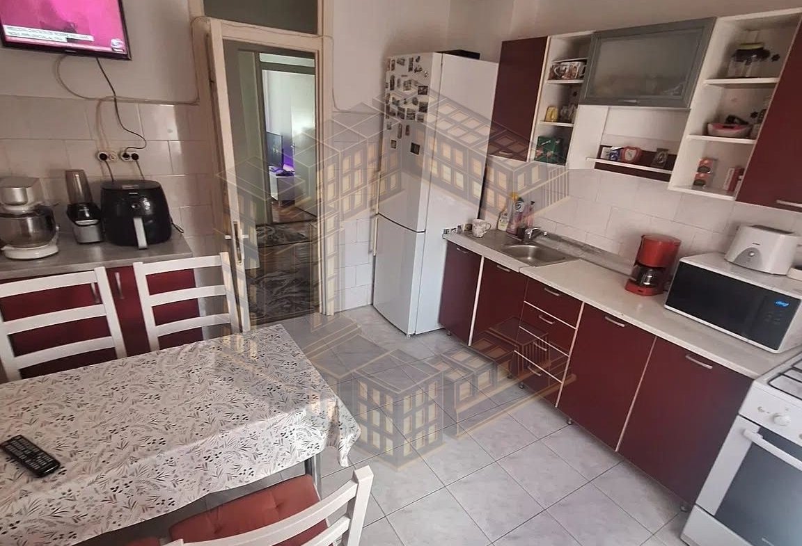 Apartament cu 3 camere,decomandat,etaj intermediar,de vânzare,Giroculu