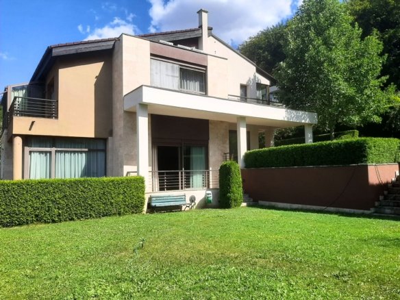 Vilă de lux cu vedere spectaculoasă spre Tâmpa  Green Valley zona Noua