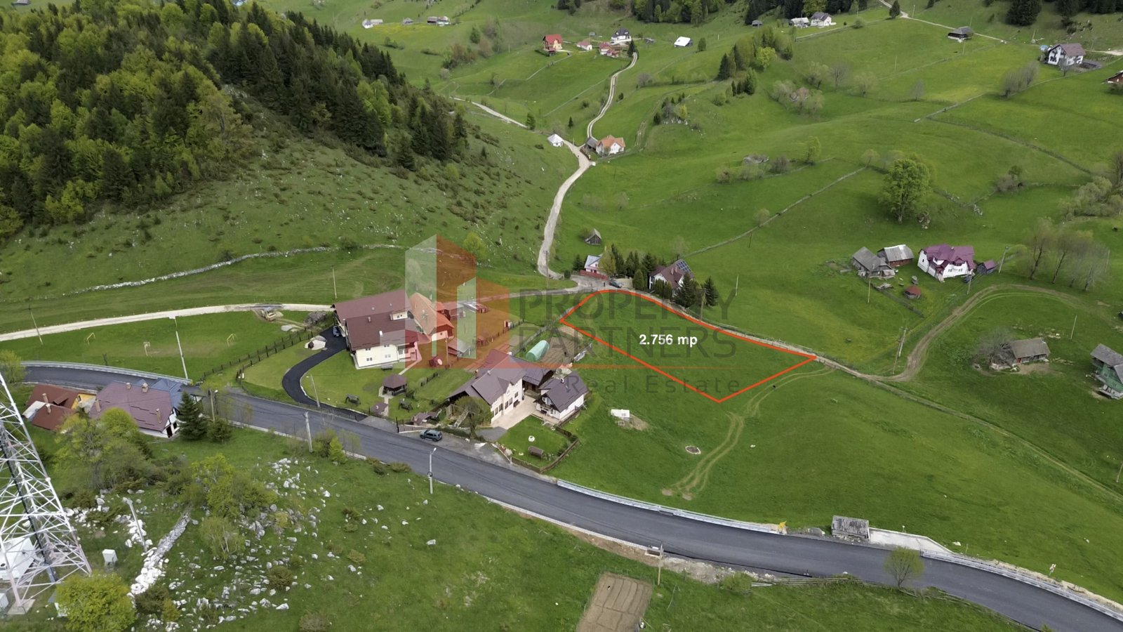 Teren Fundata cu vedere la muntii Bucegi