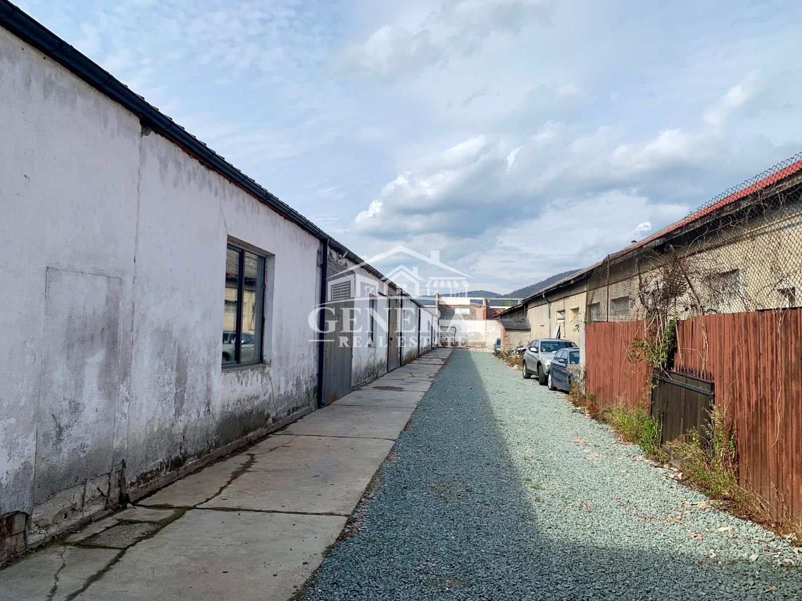 Hala de inchiriat pe Bd. Regele Mihai 150m2 si 300m2 pret /3Euro  /m2