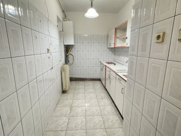 Apartament 1 camera ,etajul 1 -zona Aradului