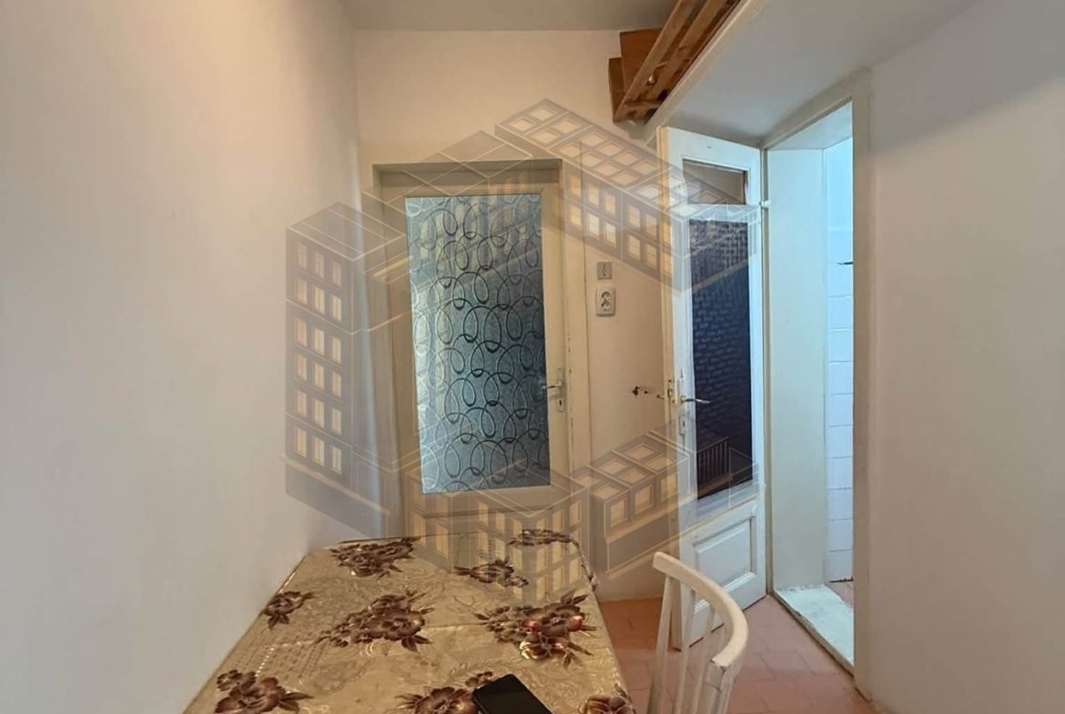 Apartament cu 2 camere, semidecomandat,etajul 2, zona Sagului