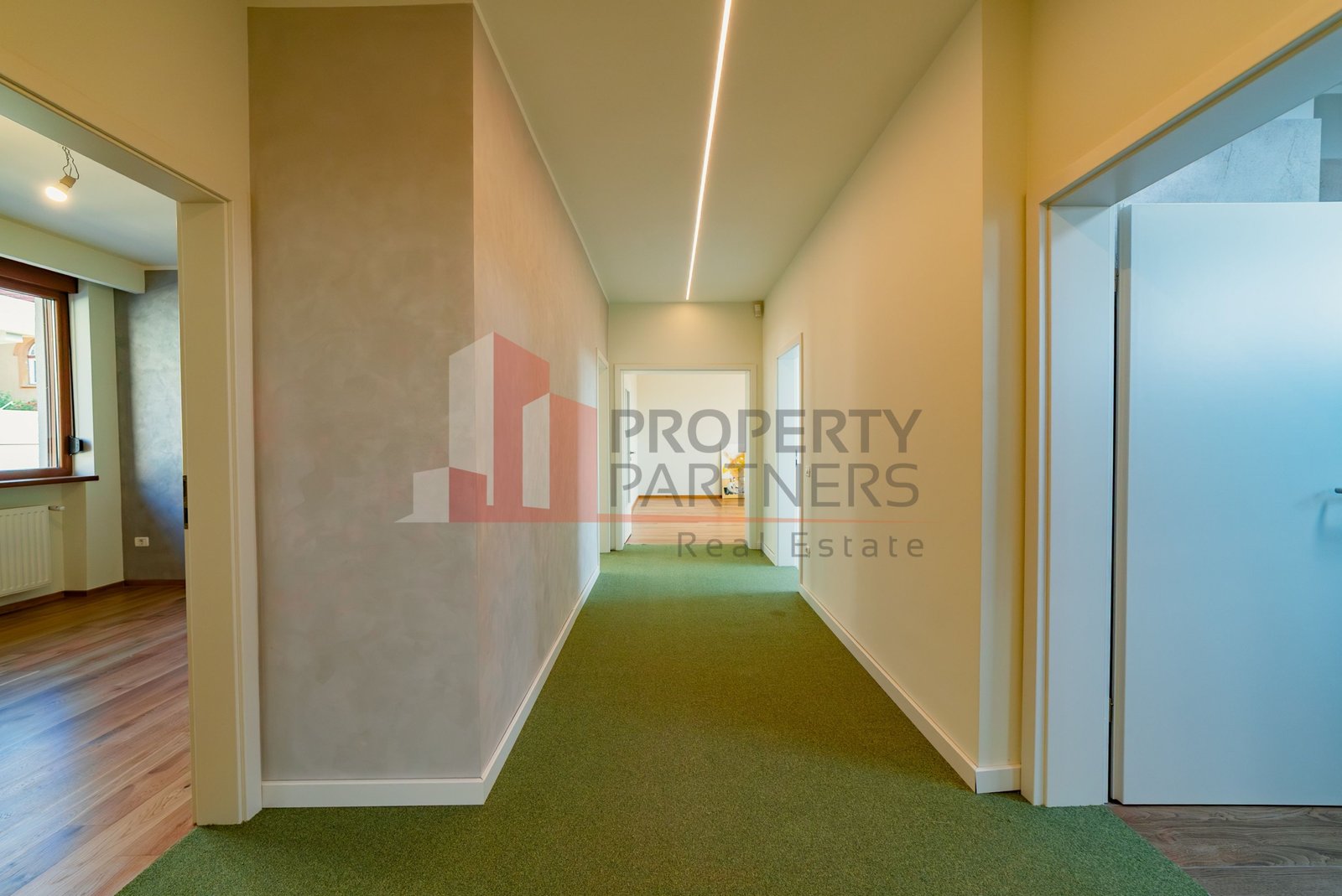 48c097d58c0341359061cdd121b66208 Apartament Duplex Elegant cu Terasă Panoramică – Dealul Cetății, Brașov