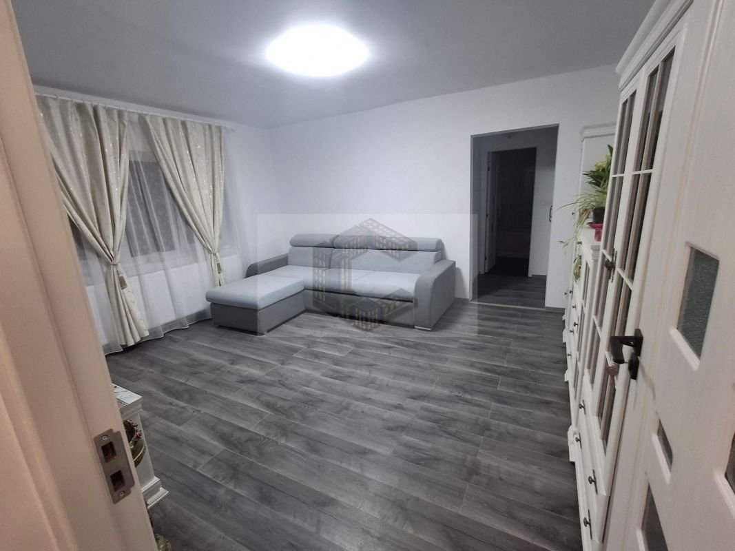 Apartament cu 2 camere , renovat , situat în zona Iosefin