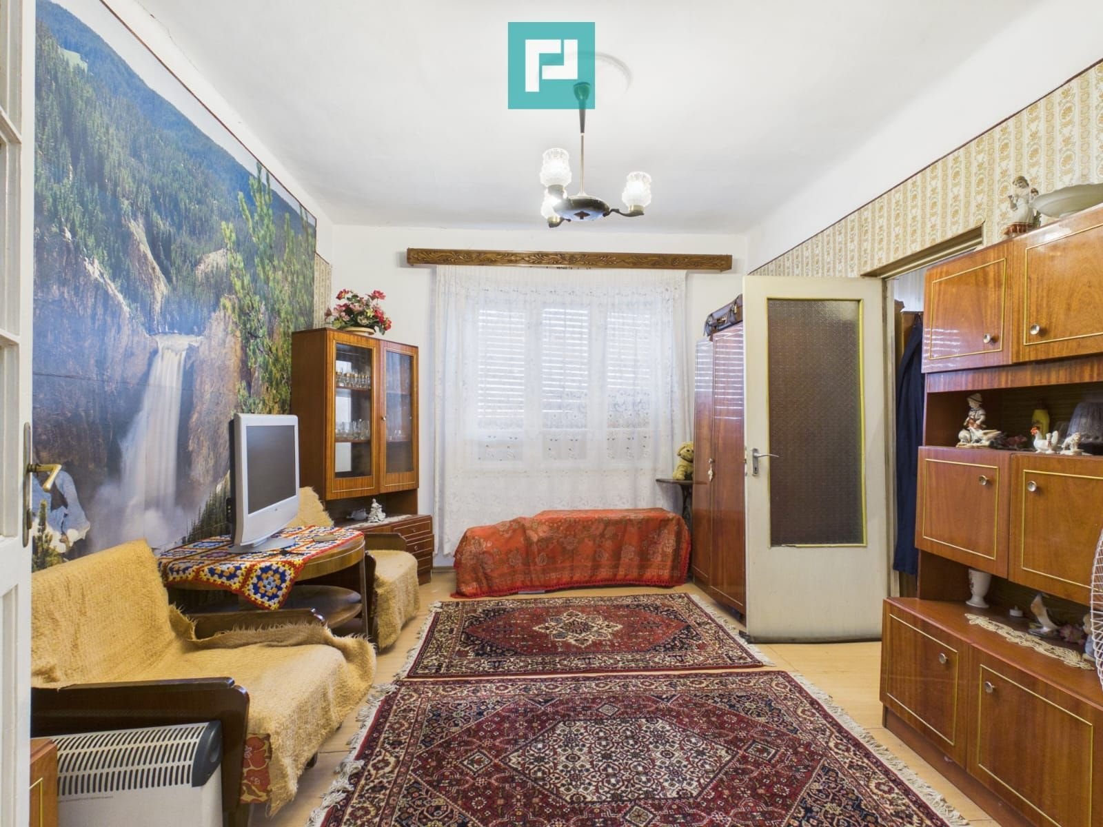 4a977ab0f2d04d43b7b60e23bfb3d5ee Casă individuală cu 4 camere, zona Centrală