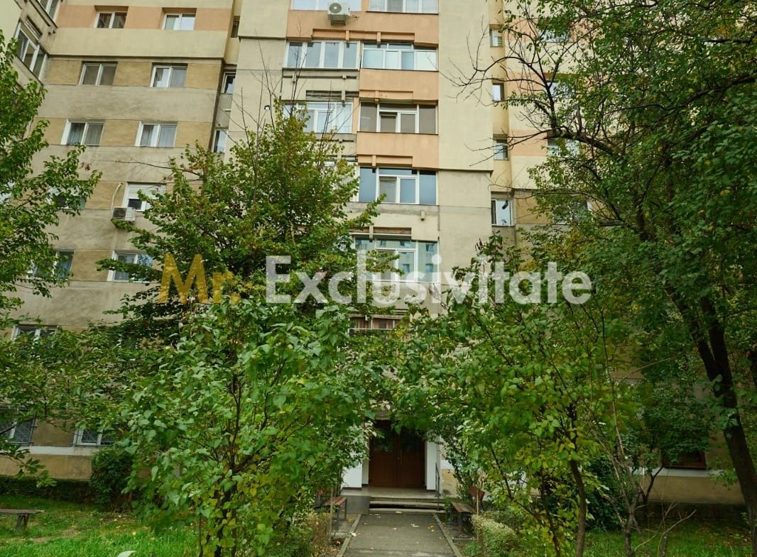 Apartament cu 3 camere decomandat etaj intermediar