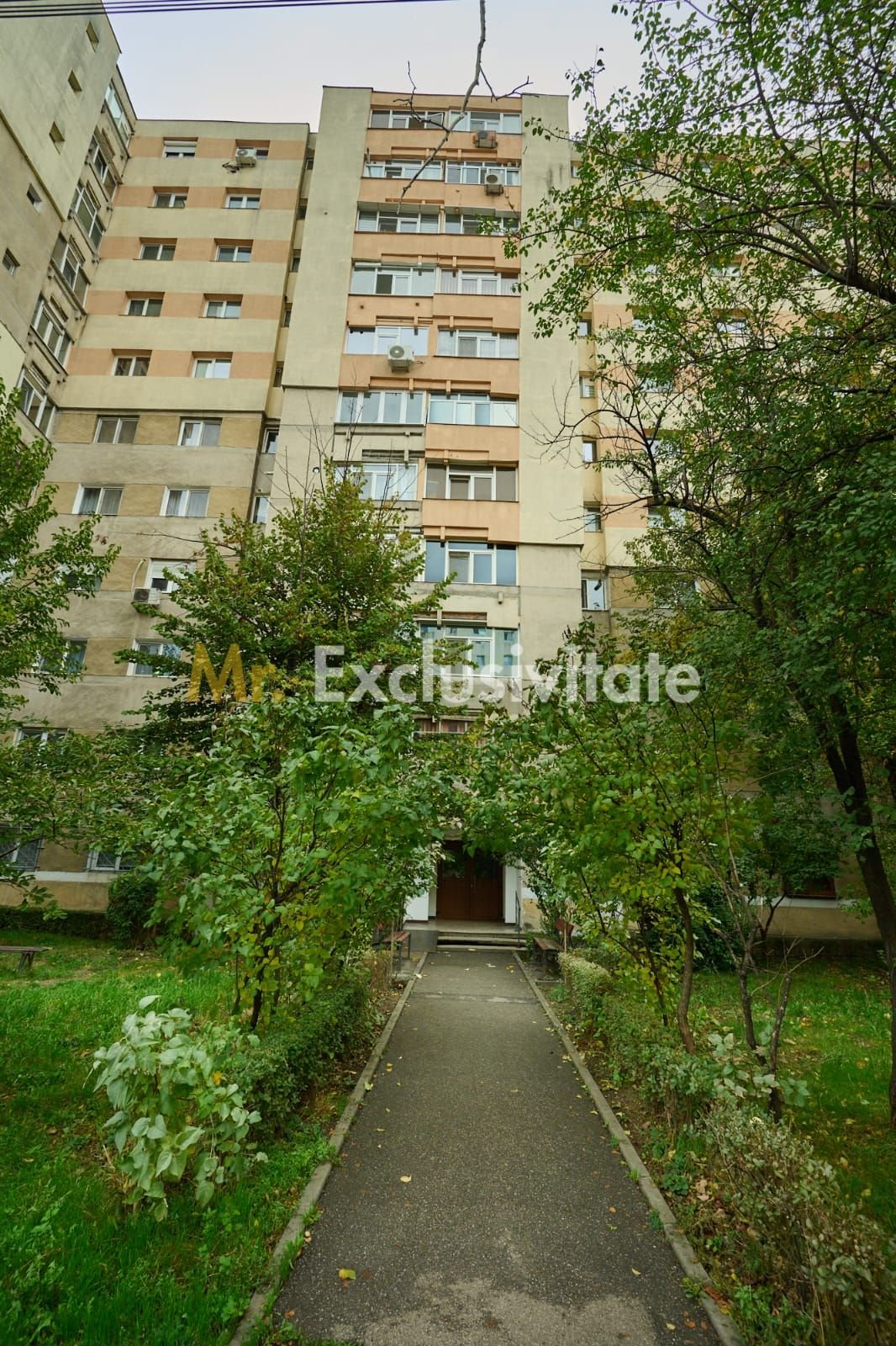 Apartament cu 3 camere decomandat etaj intermediar