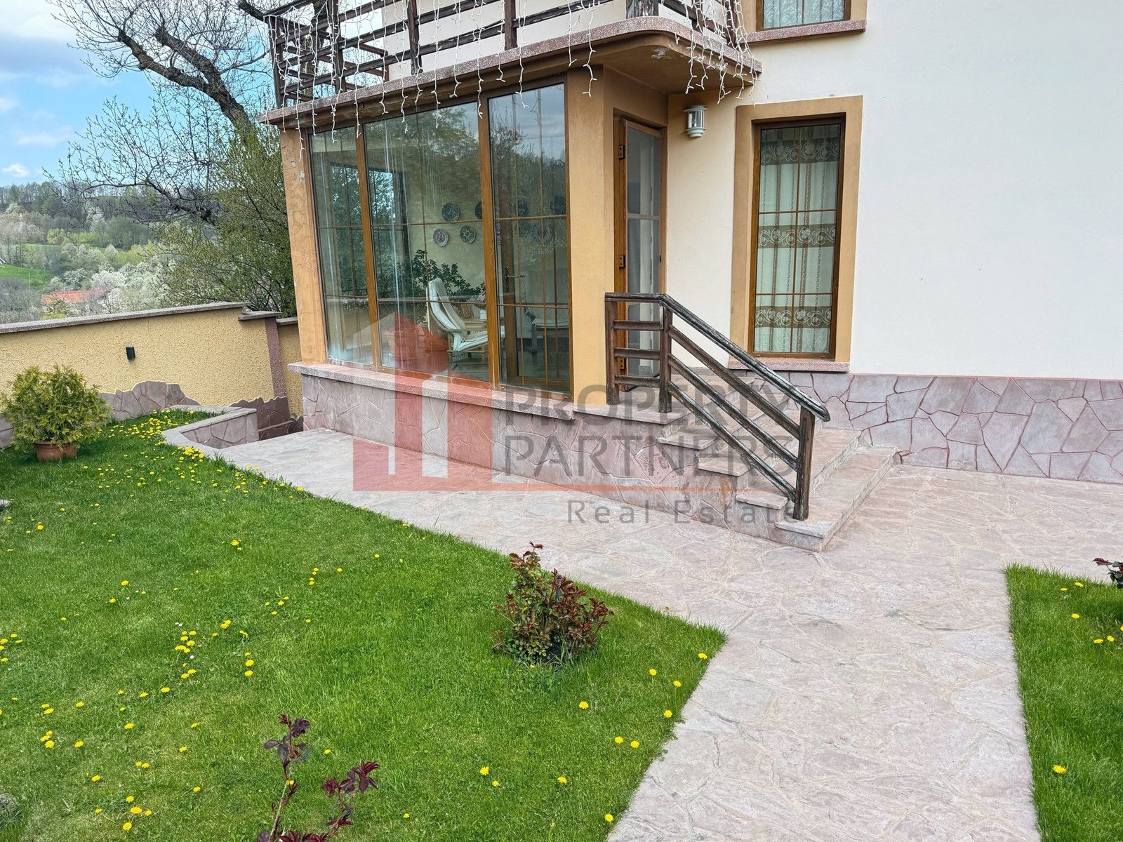 4d28a8ea0bbb4596a8d73759c80f2533 Casă 5 dormitoare + casă de oaspeți, priveliște Piatra Craiului, Sohodol-Bran