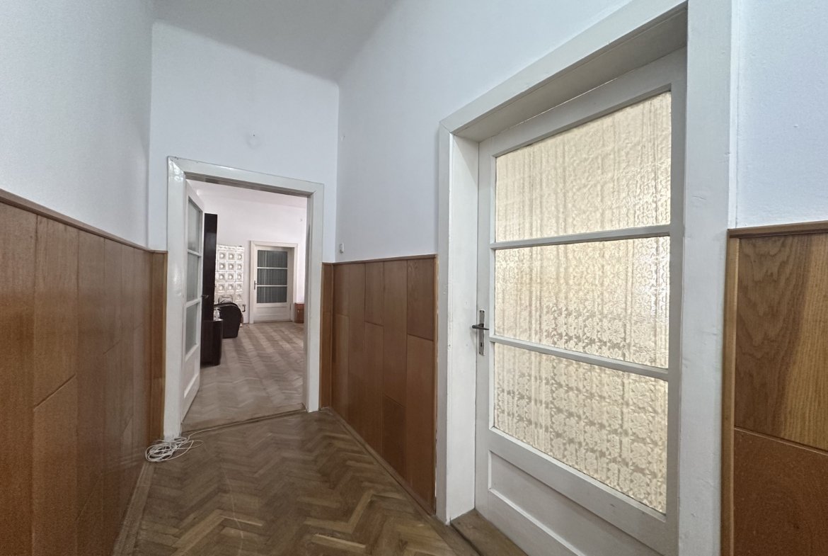 Apartament in casa spațios la doar 5-7 minute de Centrul Istoric