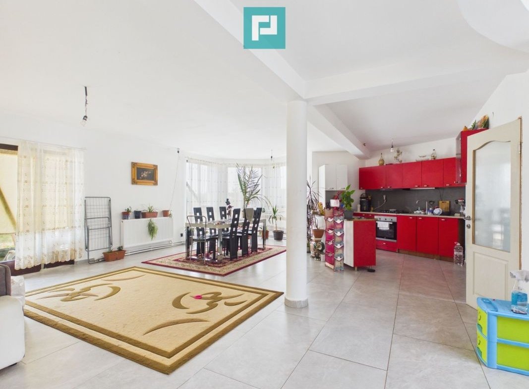 Casă 225 mp cu teren 1.482 mp în Leș