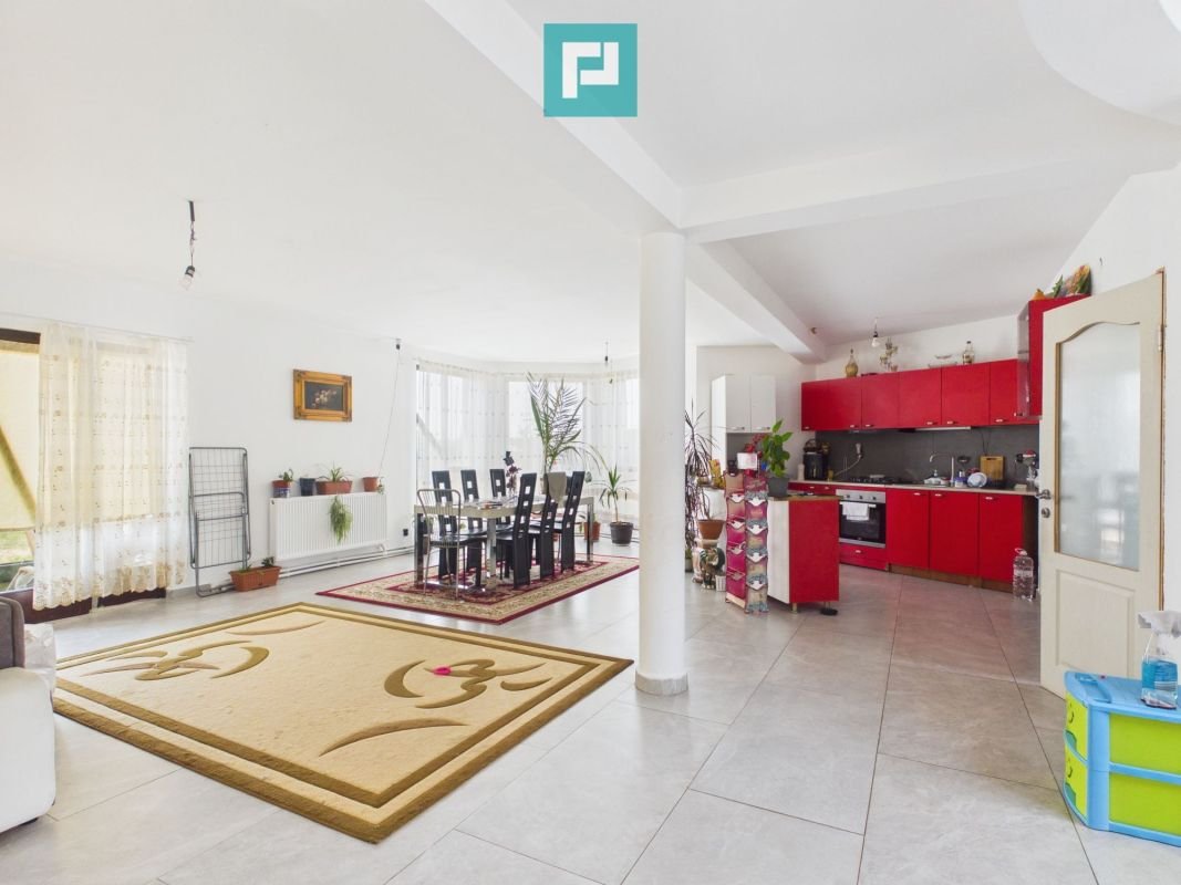 Casă 225 mp cu teren 1.482 mp în Leș