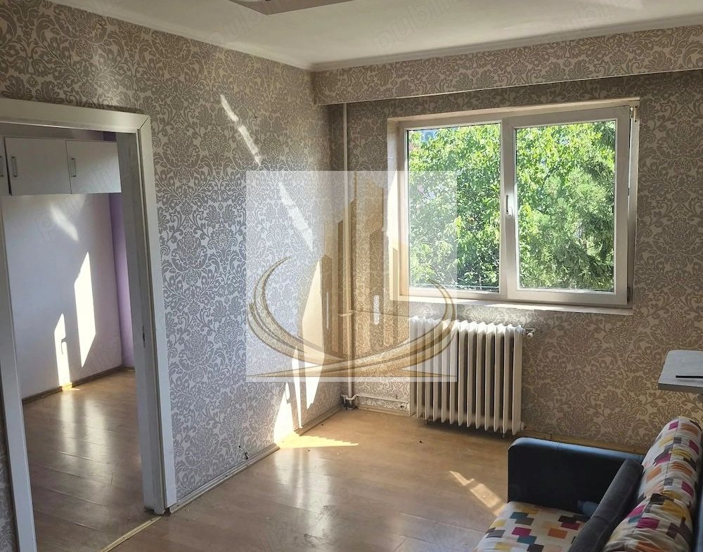 Apartament 3 camere, 40 mp utili, etaj 4/4, acoperiș, zona Șagului