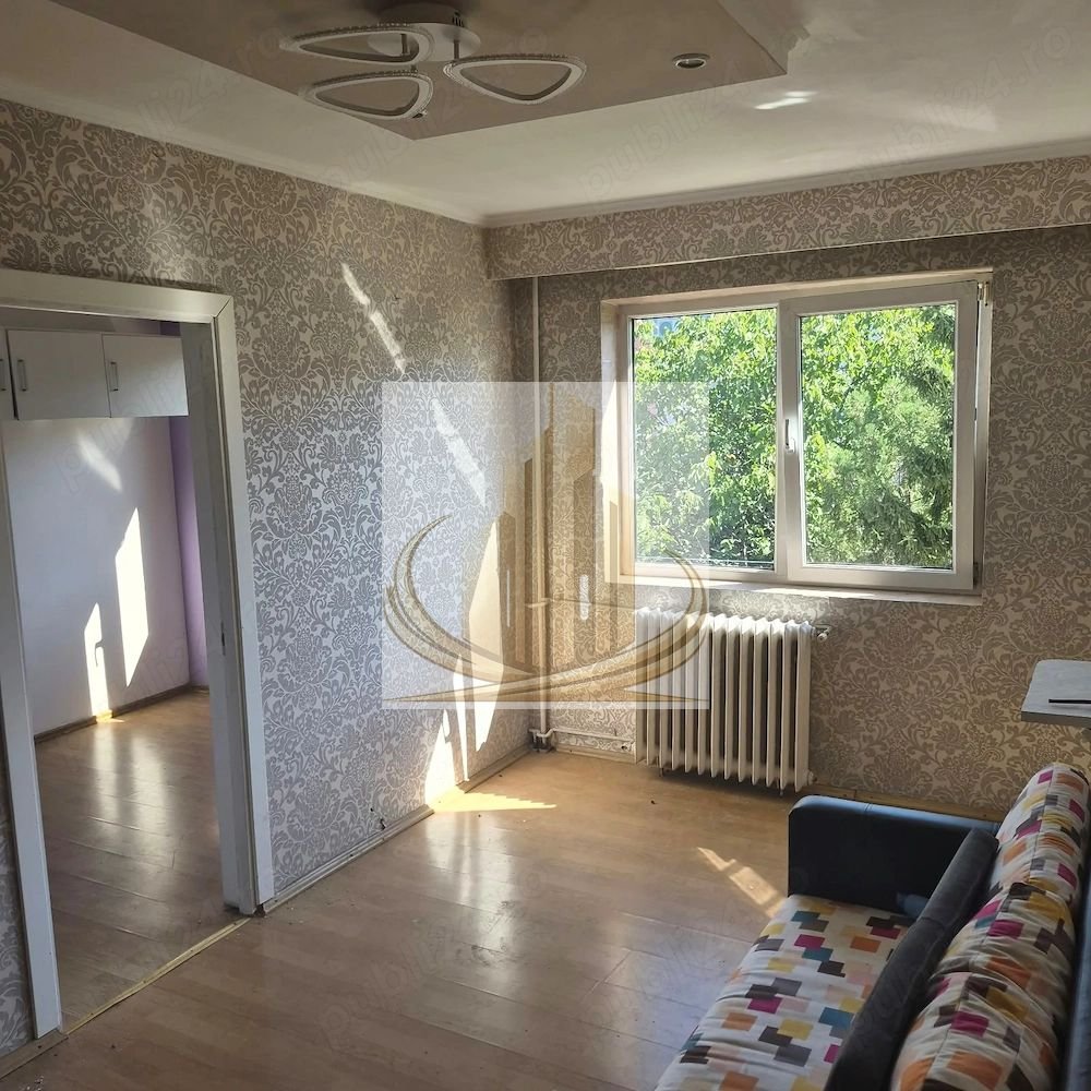 4ef2ddcc315d4bdaa31dcc7cc5d07eaa Apartament 3 camere, 40 mp utili, etaj 4/4, acoperiș, zona Șagului