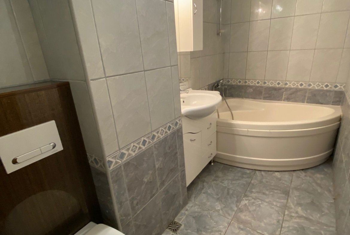 Apartament cu 2 camere zona City Mall