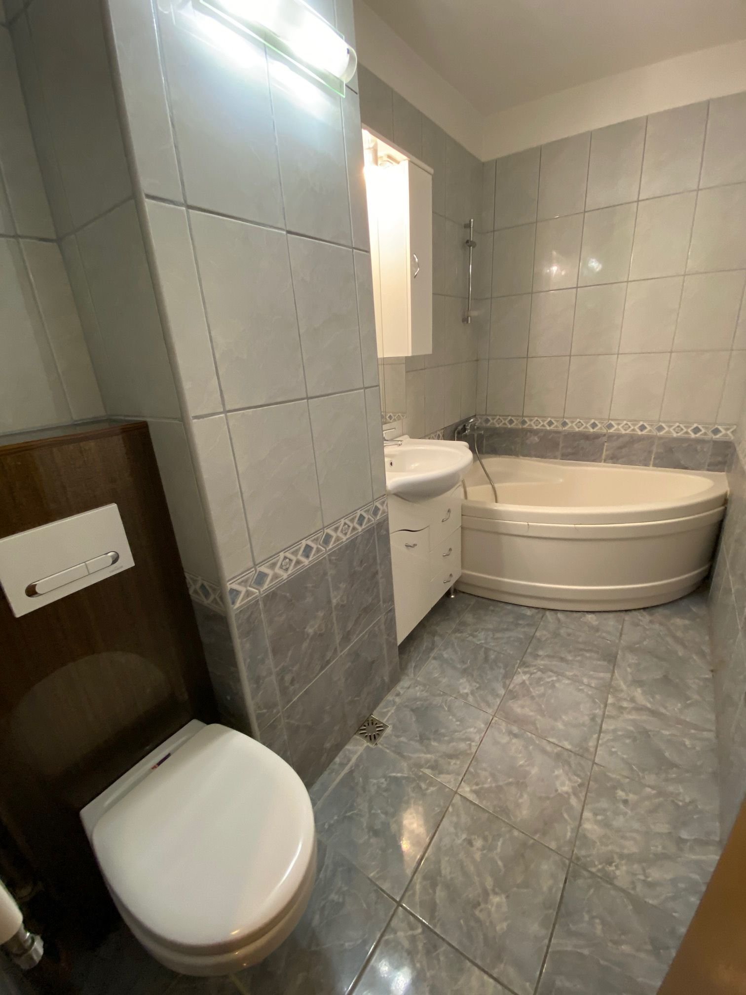 Apartament cu 2 camere zona City Mall