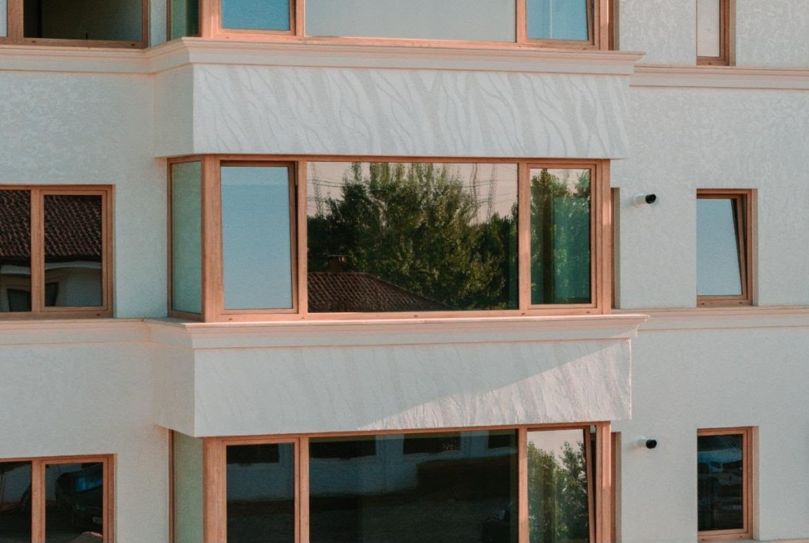Titan- 1 Decembrie /Bloc boutigue- living generos