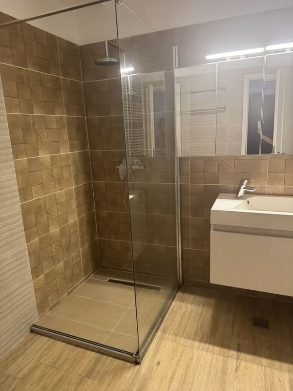 4f79459baddb484eb5e095b2c31a06fc Vand apartament 3 camere in zona Aviatiei (parcare inclusa).