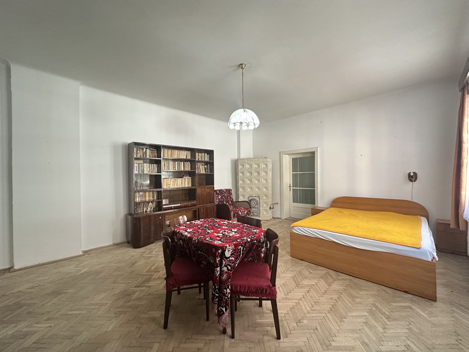 4fc3bf2aef8f49cdbb4b16209c8a4999 Apartament in casa spațios la doar 5-7 minute de Centrul Istoric