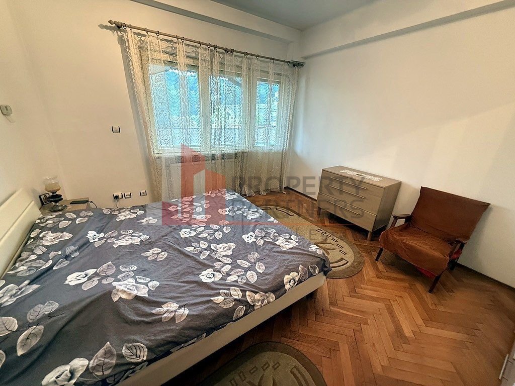 Apartament 3 camere, Bd. Carol I, vizavi de Hotel Montana, centrul Sinaiei