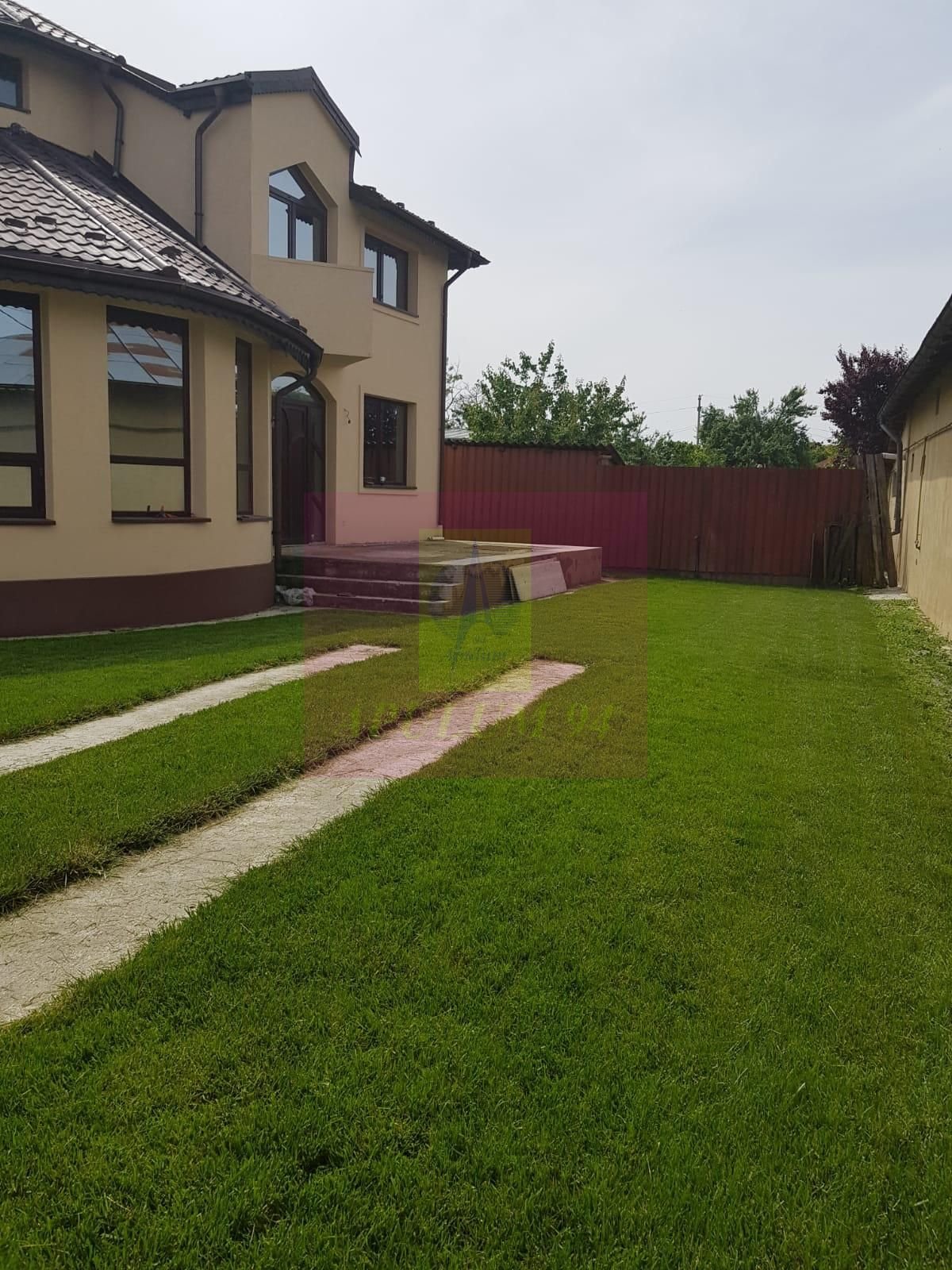 Vilă individuală cu arhitectură elegantă și grădină generoasă | 5 came