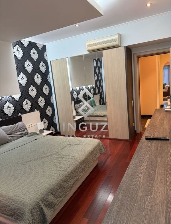 Apartament 3 camere in Vila . 125 mp