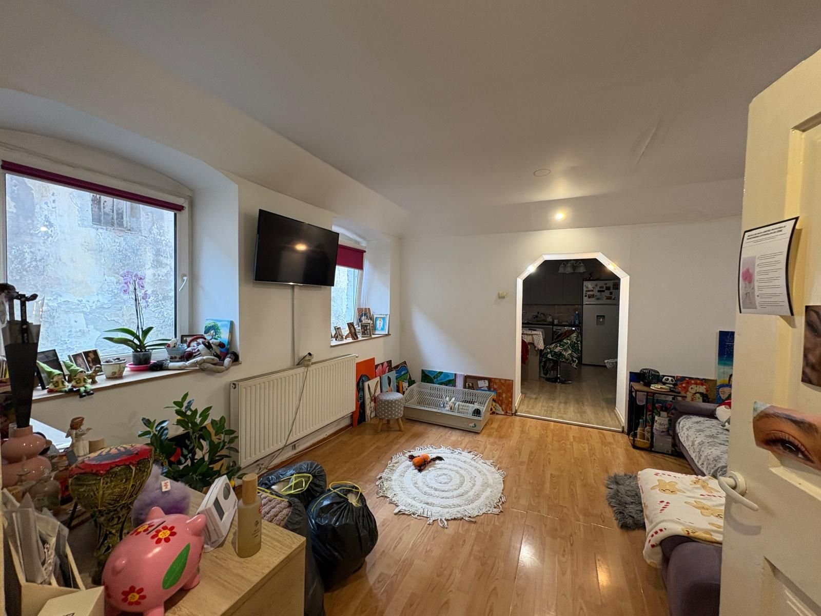 54d6c1e0dccc404580dfb6e6bc8e9925 Apartament cu doua camere de vanzare in Piata Sfatului