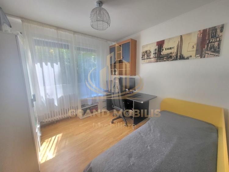 Apartament 4 camere , decomandat,  renovat,centrala proprie,