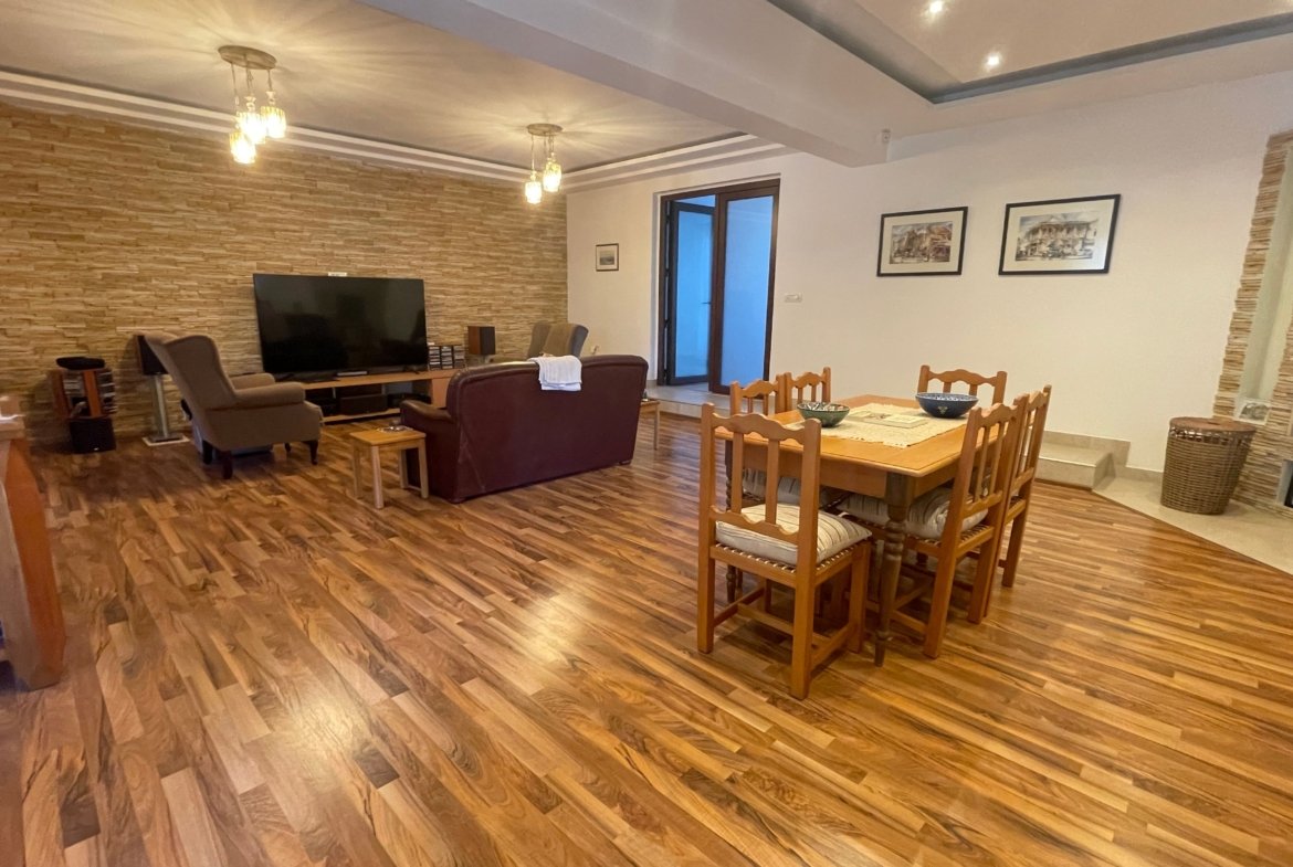 Casa cu teren generos de 750 mp, P+1E in zona Mehala