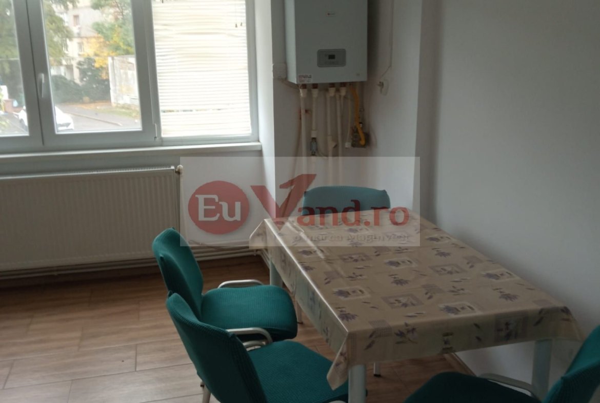 De inchiriat apartament cu 3 camere ICF, langa Scoala nr. 12, parter, 500 E