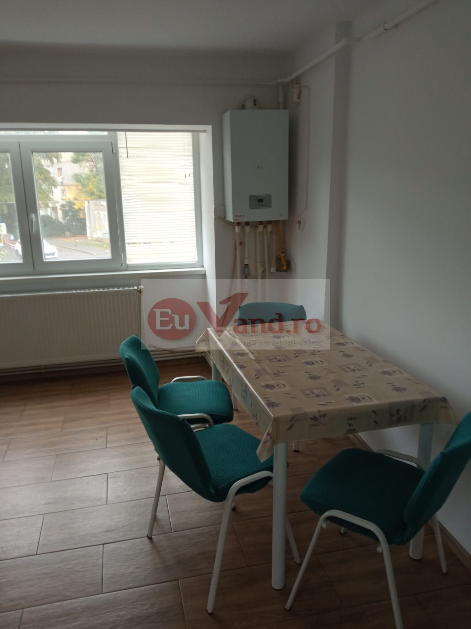 De inchiriat apartament cu 3 camere ICF, langa Scoala nr. 12, parter, 500 E