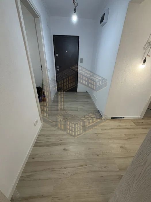 Apartament cu 3 camere, etajul 1, renovat, zona Dambovita