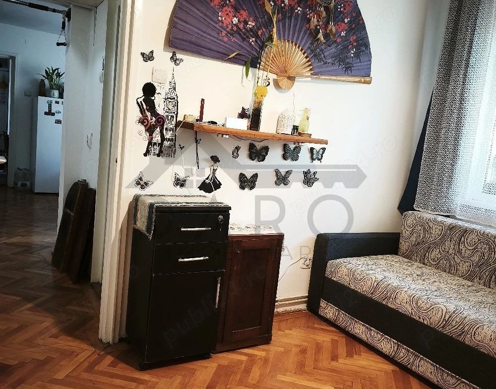 vând apartament cu 3 camere in Tudor zona Fortuna