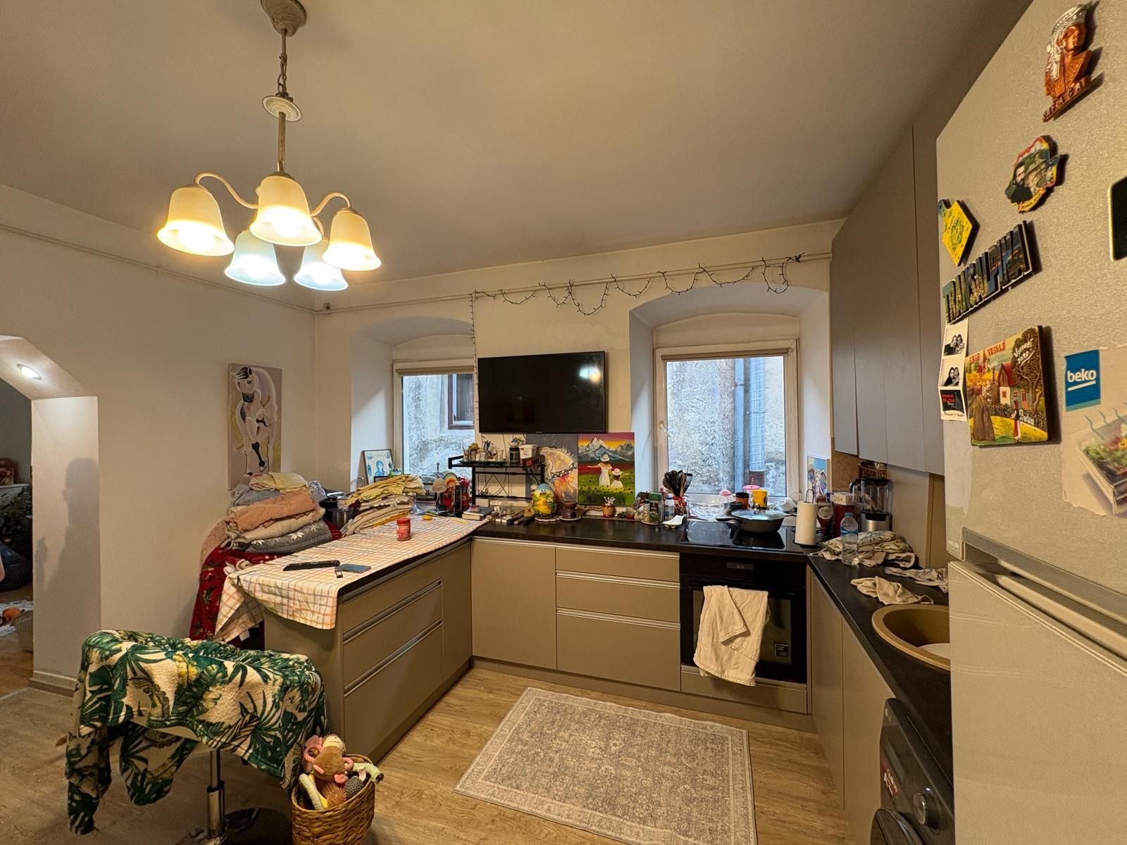 56dd2885941147f698e728ccad5bf1b9 Apartament cu doua camere de vanzare in Piata Sfatului