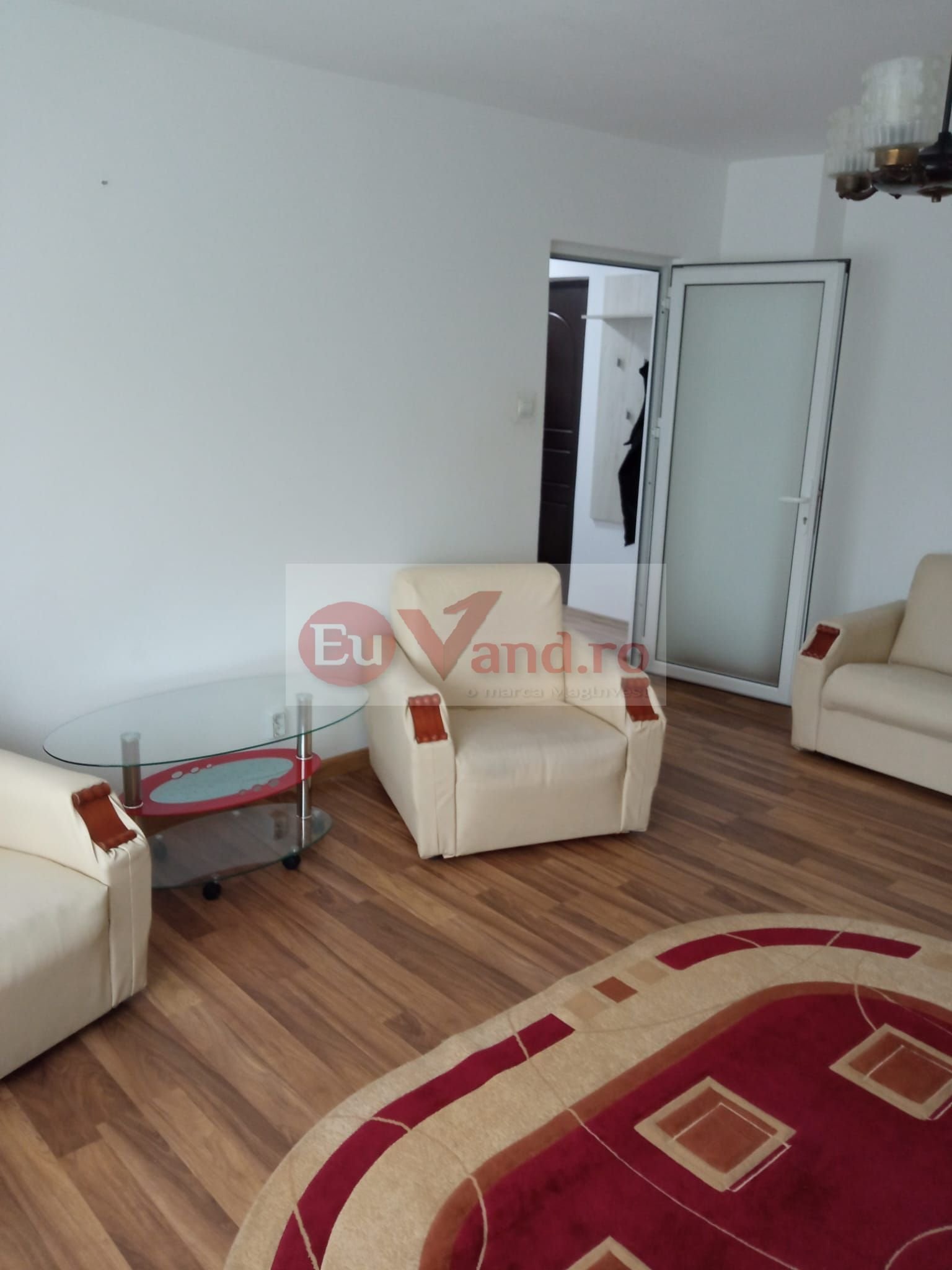 De inchiriat apartament cu 3 camere ICF, langa Scoala nr. 12, parter, 500 E