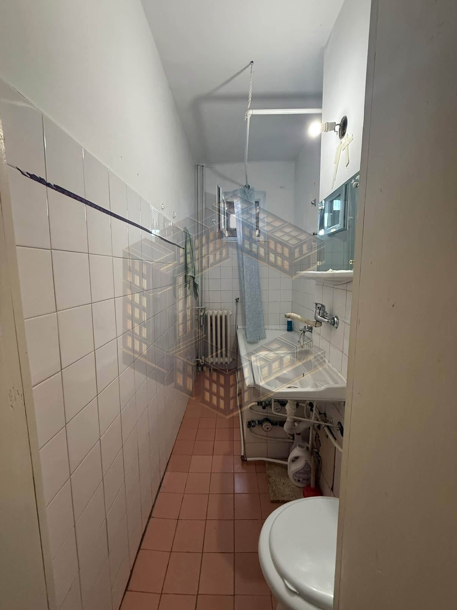 58e581717d744e3791c2f579330132e4 Apartament cu 2 camere, semidecomandat,etajul 2, zona Sagului