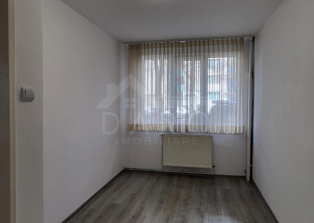 Apartament 3 camere de vânzare