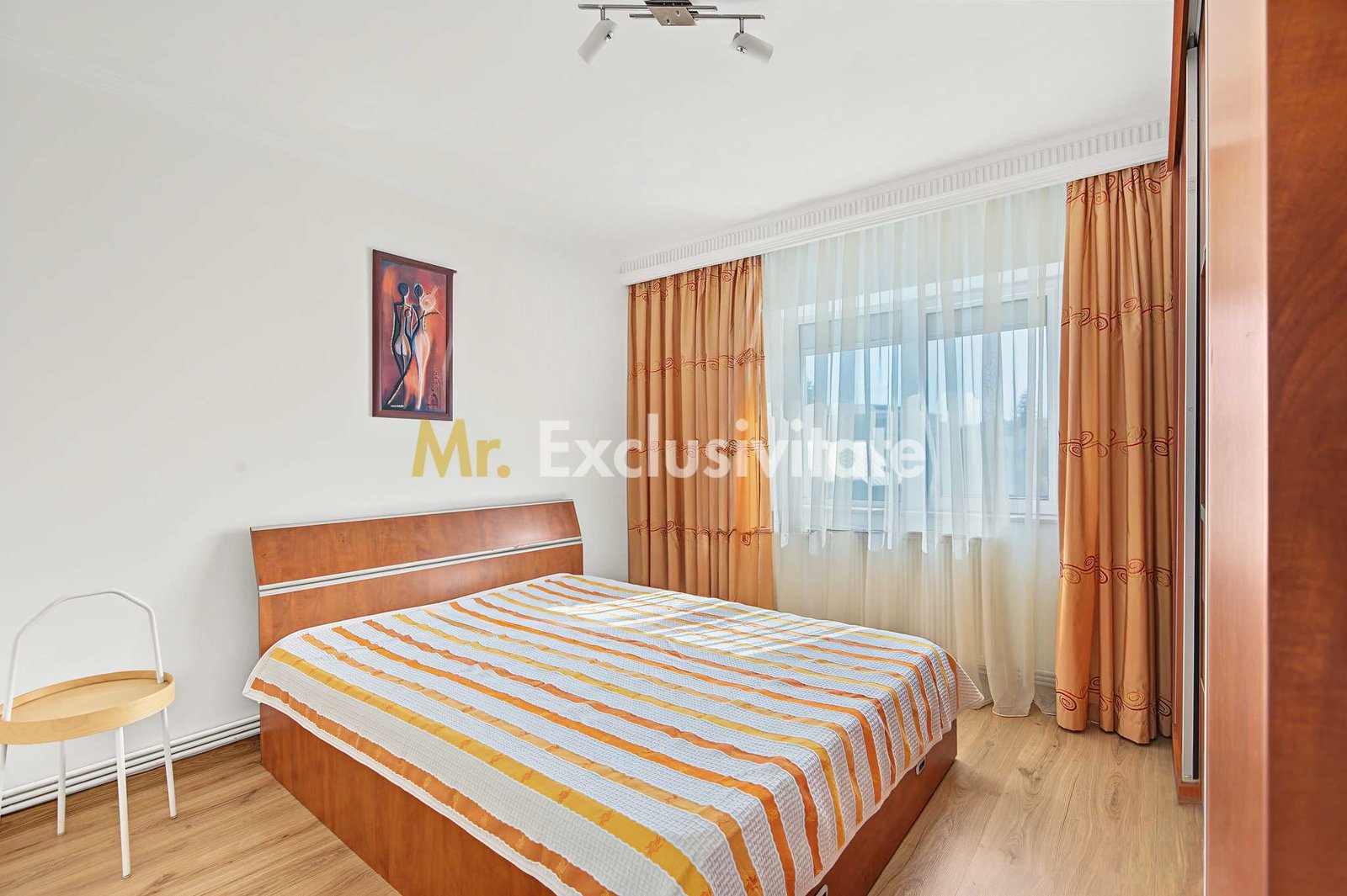 5a00d64cba384c0fa7133fbd3e4b851b Central-Eremia, ap. 3 camere, 2 băi + boxă,proaspăt zugrăvit, et.2
