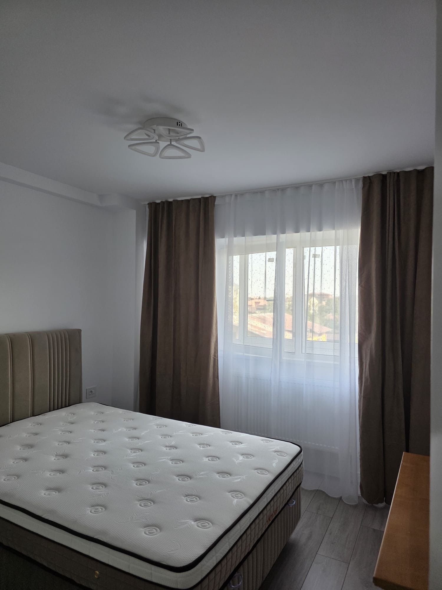 Apartament 3 camere de inchiriat