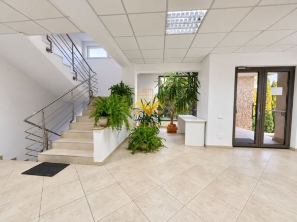 Birouri/Activitati medicale, 950mp, Parcari, Manastur, Frunzisului