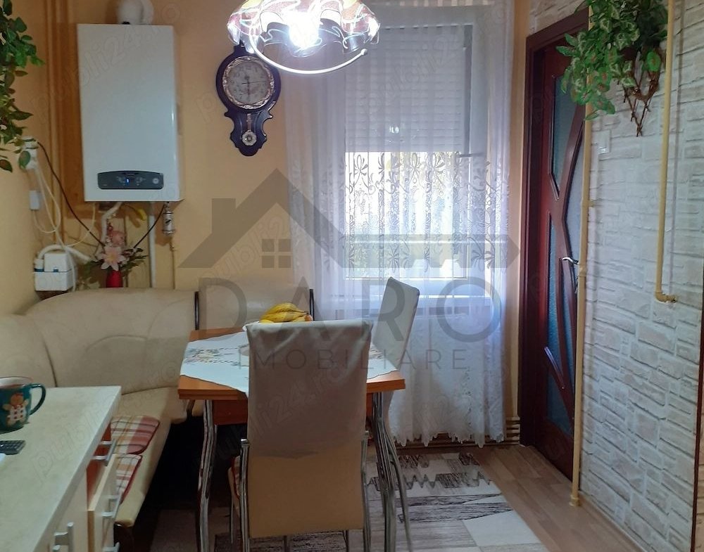 Apartament cu 3 camere de vanzare