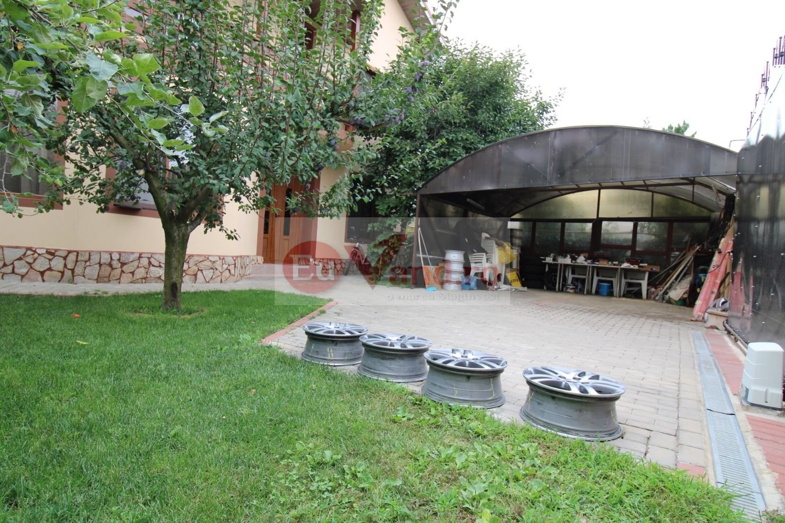 5ba82d6daf42482cb6fc973f50bb71ef Vila P+1+M, 6 camere, Micro 16, 303 mp utili, teren 406 mp – 272.000 Euro