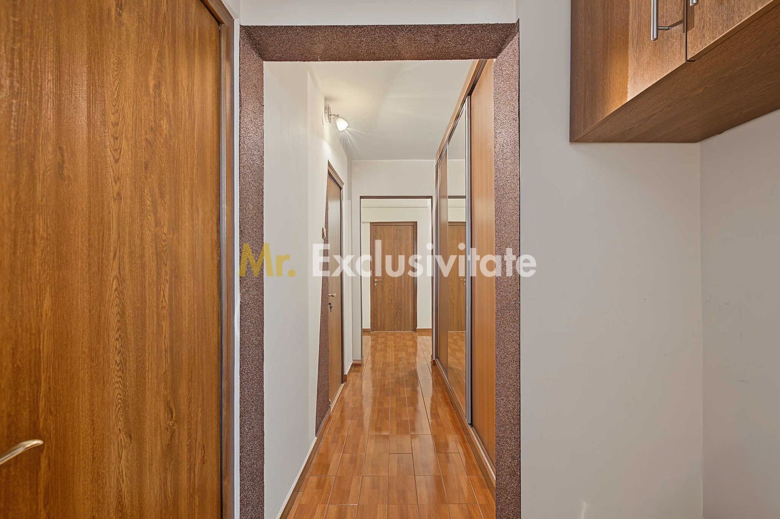Apartament cu 3 camere decomandat etaj intermediar
