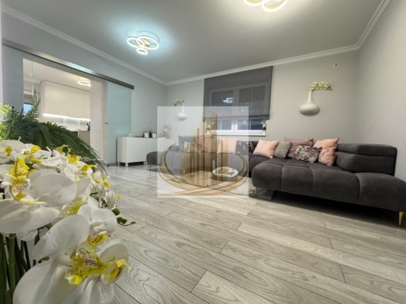 Casa in stil mediteranean, ultrafinisată 5 camere, 3 bai + curte.