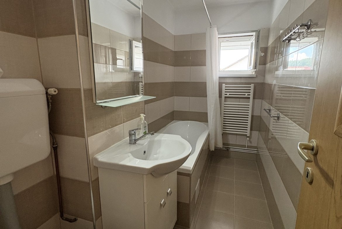 Apartament cu trei camere cartier Racadau