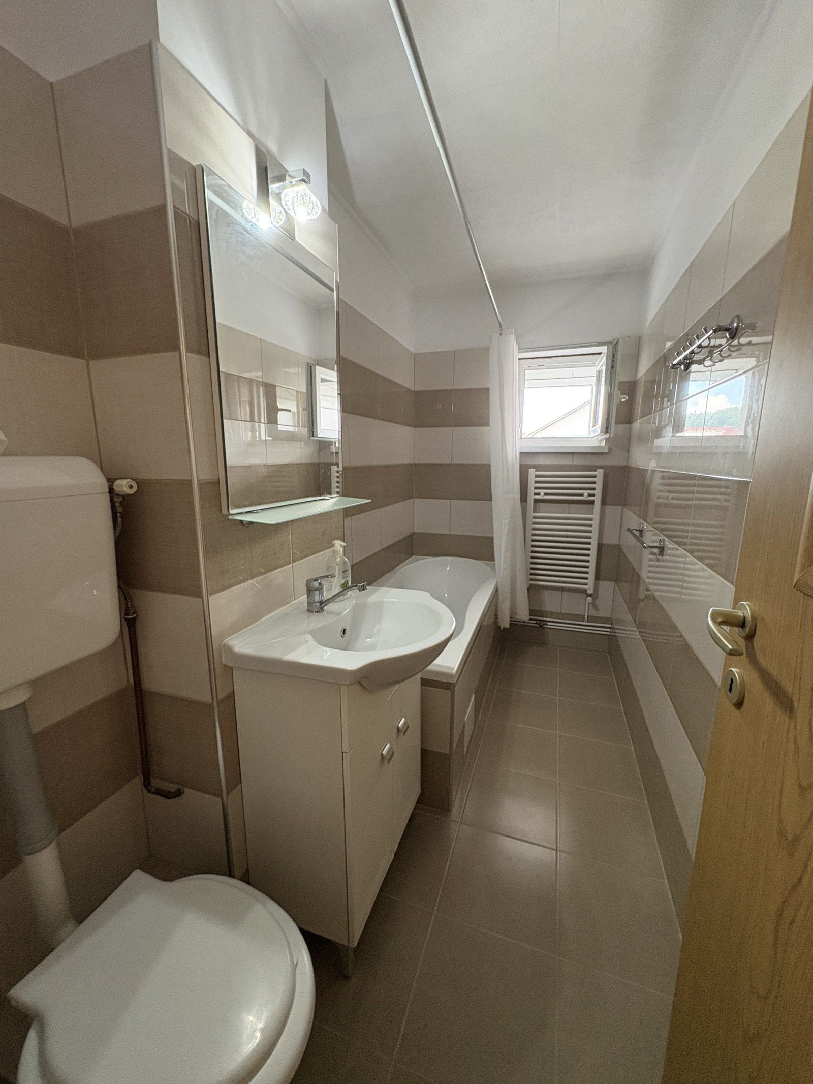 5d9f40aa31ef436b80709898d35f57fe Apartament cu trei camere cartier Racadau